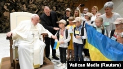 У Ватикані пояснили слова папи Франциска про «білий прапор», в УГКЦ заявили – Україна є «зраненою, але нескореною»
