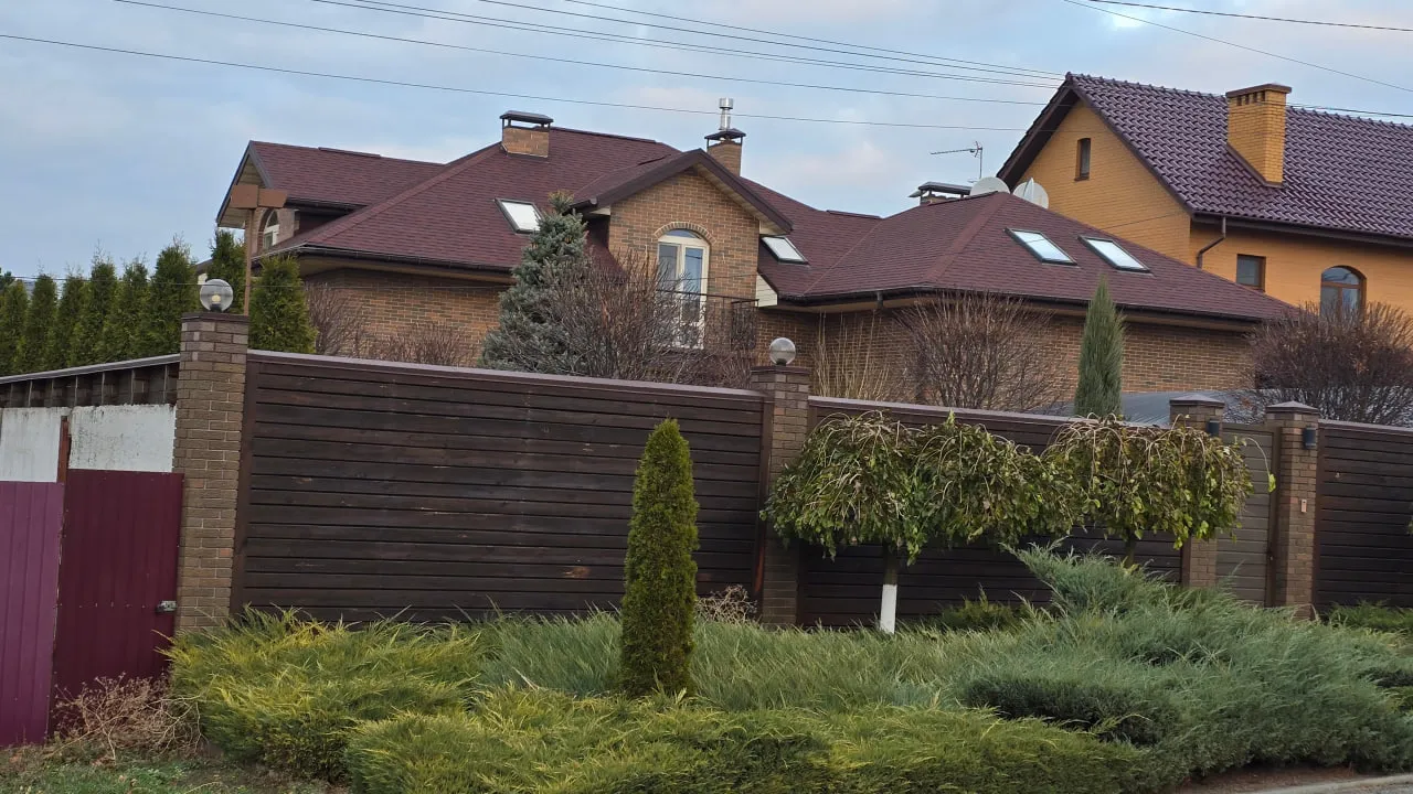 Заміська хатинка поліціянта не схоже на недобудову