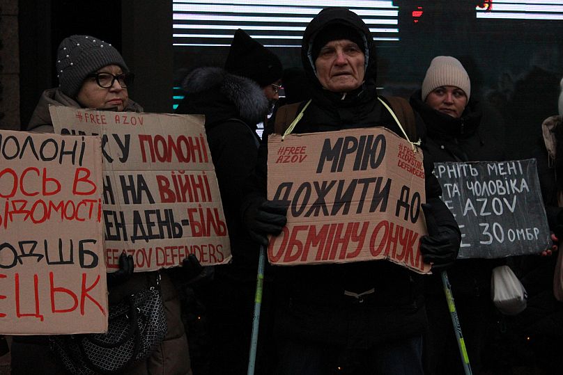 "Мечтаю дожить до того момента, когда мой внук вернется домой" - еще один плакат на митинге в поддержку украинских военнопленных, Киев 22 декабря 2024 года