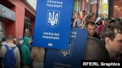 «Я отримаю паспорт іншої країни» – українські чоловіки за кордоном про обмеження у видачі паспортів